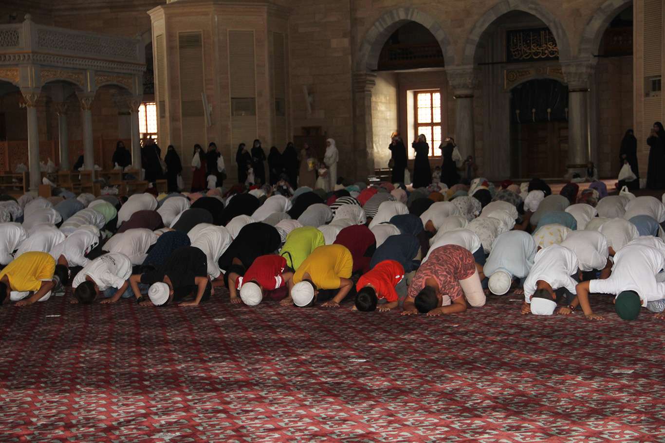 Adana'da yüzlerce çocuk "Hayat Namazla Güzeldir" etkinliğine katıldı